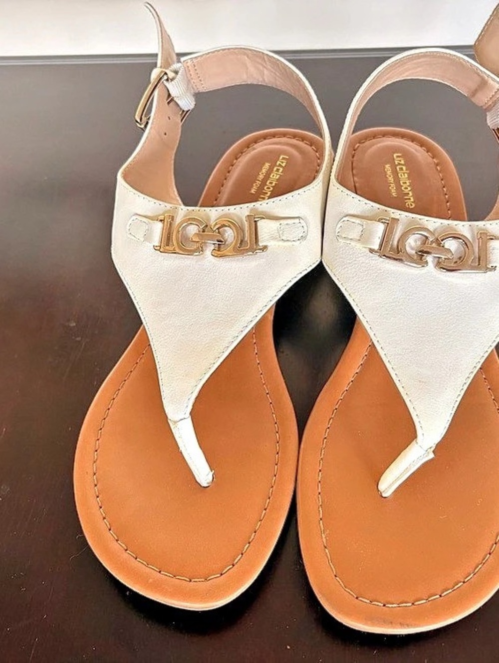 Liz Clayborne Women's White Thong Sandals Like New